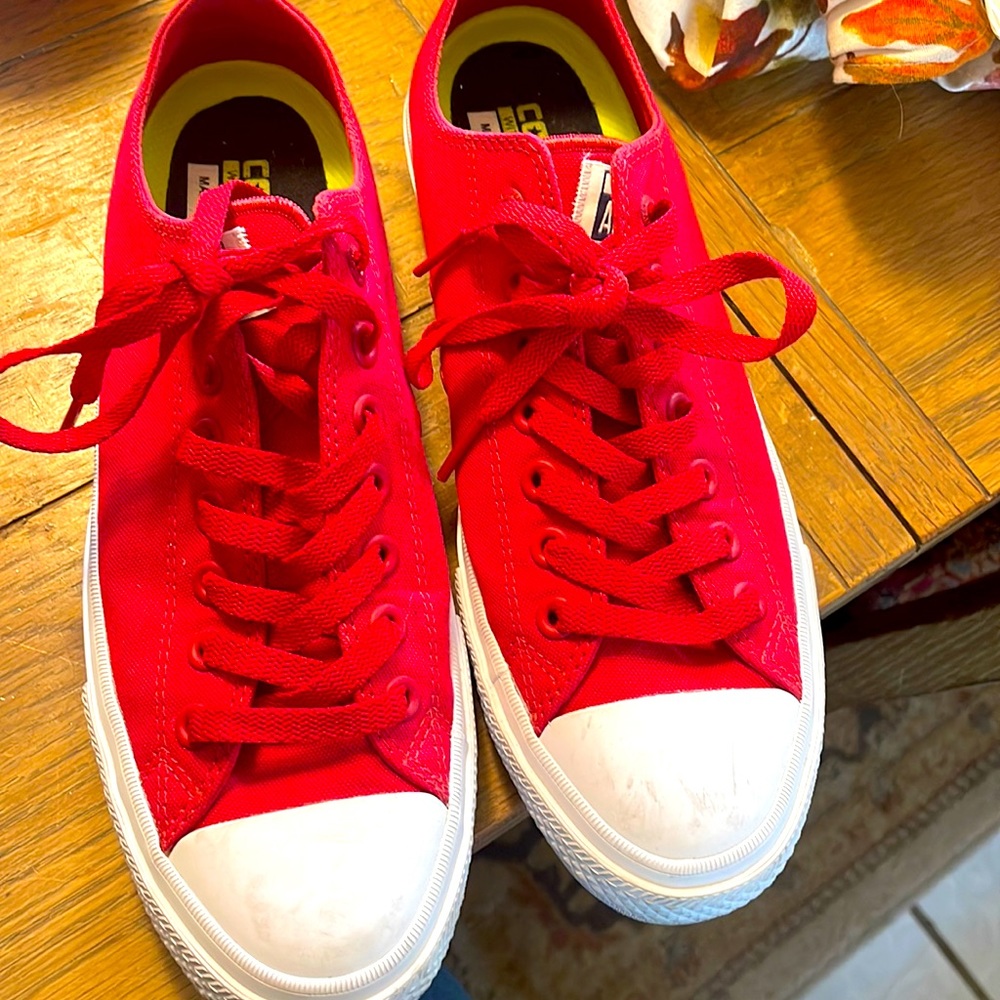 CHUCK TAYLOR MEN’S RED CONVERSE